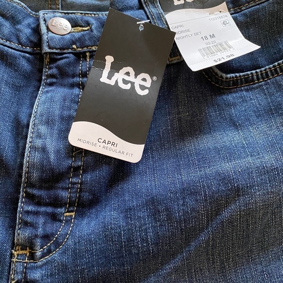 Lee Regular Fit Capri Mid Rise Jeans - Picture 5 of 9